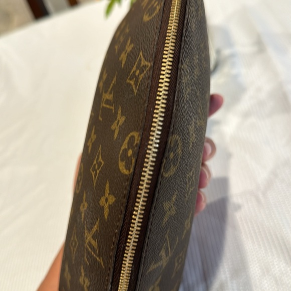 Authentic Louis Vuitton Demi Ronde pouch - Picture 5 of 11